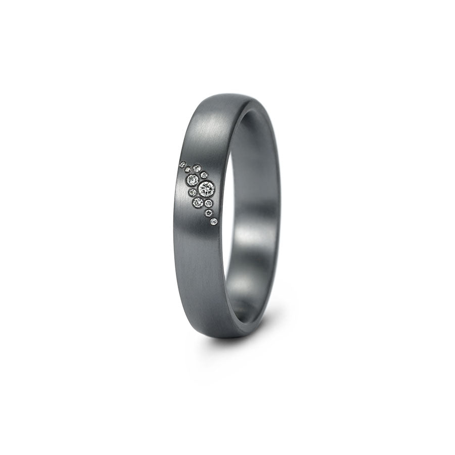 Tantal Eheringe 4+5 mm P1 Matt 11 Brill. 0.038ct.